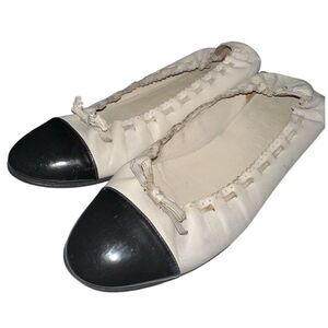 CHANEL Shoes Woman’s Size 7.5 Interlocking CC Logo Leather Ballet Flats